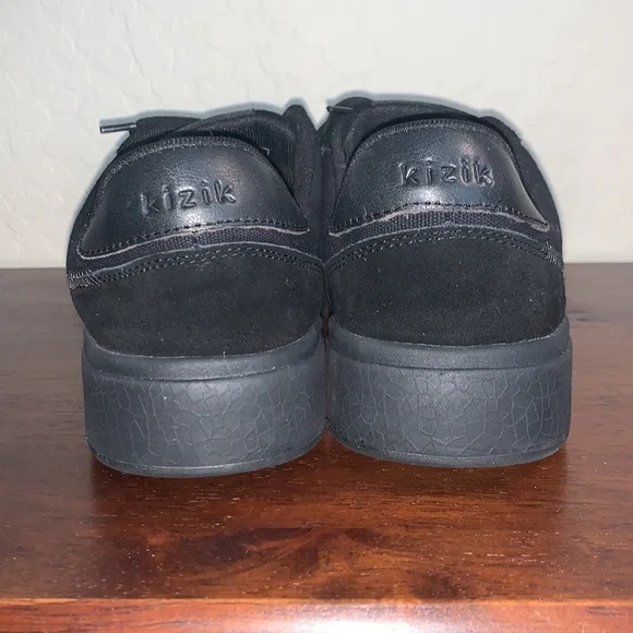 KIZIK PRAGUE SIZE 10 HANDS FREE ALL BLACK ATHLETIC SHOES - Picture 4 of 12